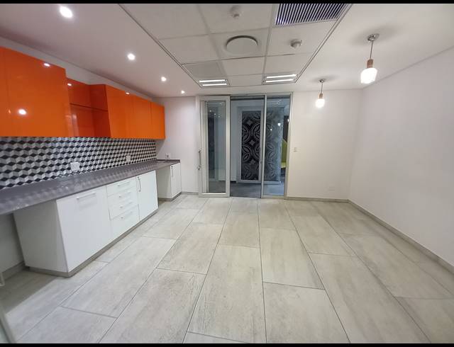 1,267M² OFFICE TO LET IN BRYANSTON